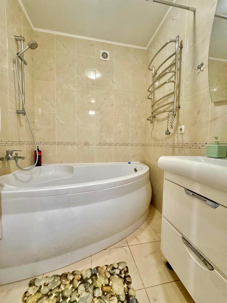 Apartpoltava Стильні Білосніжні Апартаменти, 2-Окремі Кімнати , Документи Для Відрядження , Банківський Чек Ngoại thất bức ảnh
